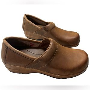 LL Bean Women’s Professional Honey Distressed Clog size 11